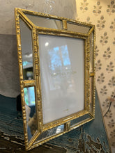 Load image into Gallery viewer, Gold Mirrored 4x6 inch Photo Frame
